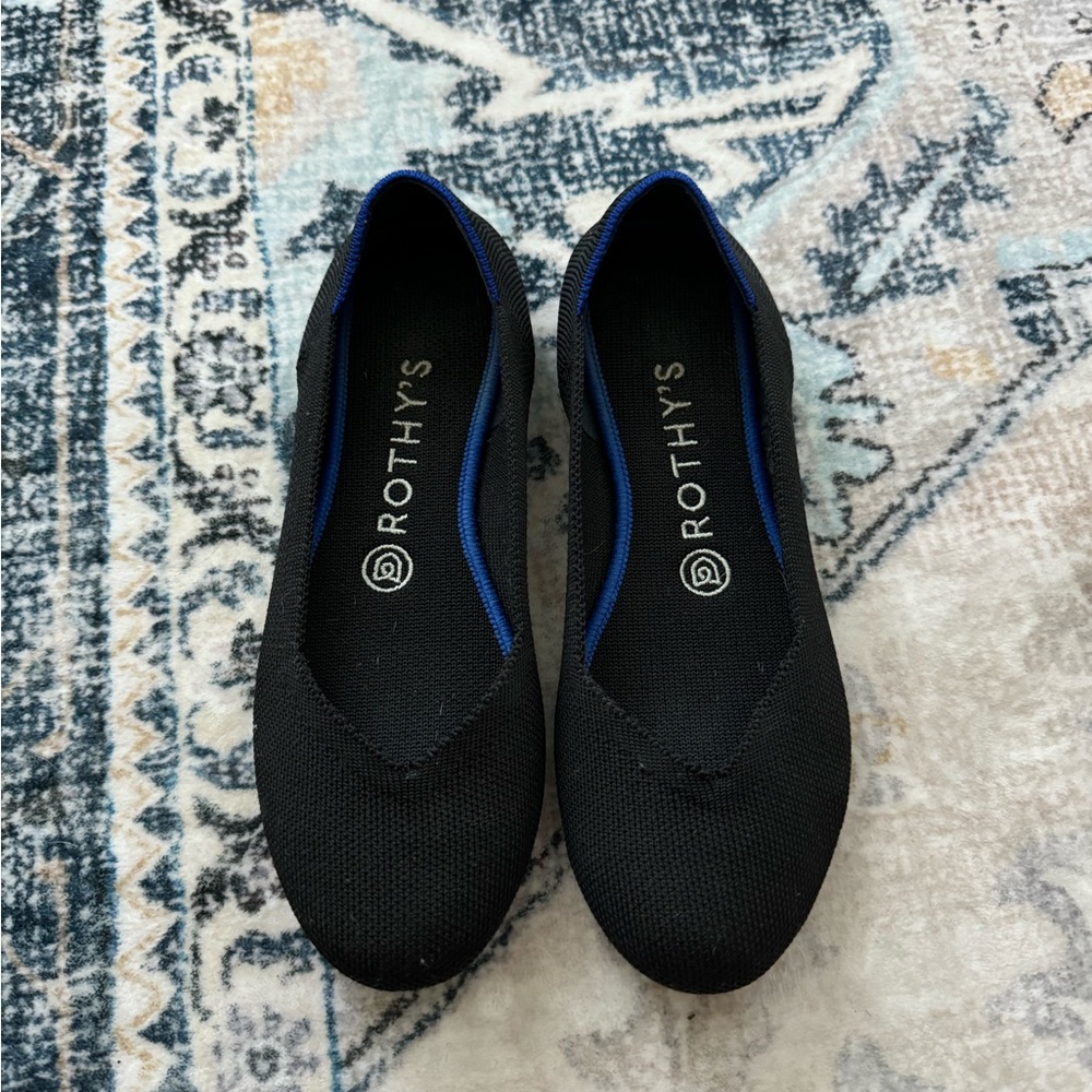Round Toe size 7 Rothy’s - Picture 2 of 6